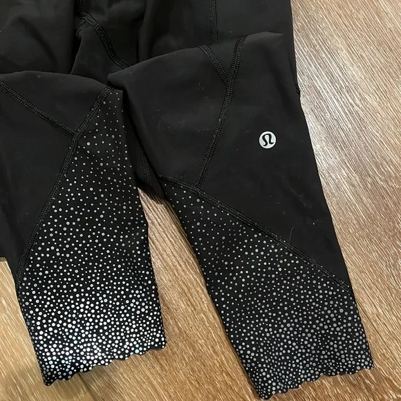 Lululemon Scalloped Hem Leggings - Picture 2 of 8